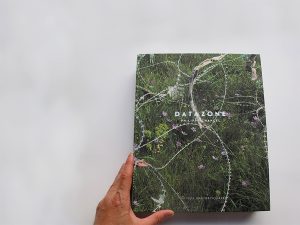 Signature de « DATAZONE », Éditions Photosynthèses, 2019