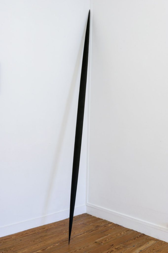 Angélique Lecaille, 'Selk'nam', 2015, sculpture en frêne sablé et teinté, 277 cm. Photo : Marc Domage.